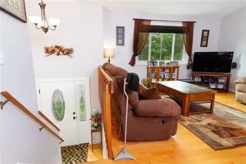 239 Smith St, Warwick, RI 02886 photo 4