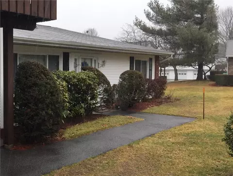 582 Pocasset Ct, Warwick, RI 02886 photo 2