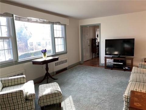30 Everett St, Middletown, RI 02842 photo 5
