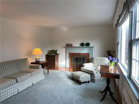 30 Everett St, Middletown, RI 02842 photo 6