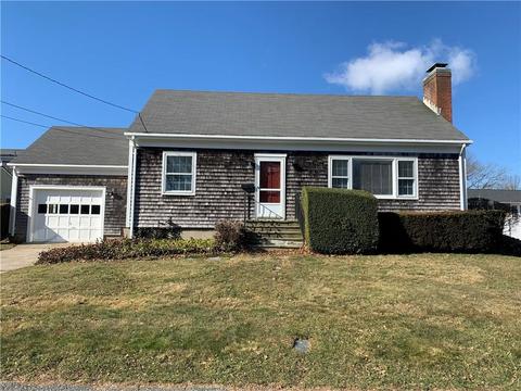 30 Everett St, Middletown, RI 02842 photo 2