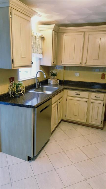 43 Link St, Warwick, RI 02886 photo 3