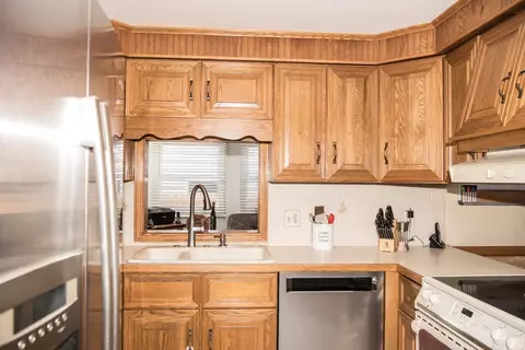 57 Crocus St, Warwick, RI 02886 photo 12