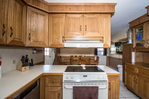 57 Crocus St, Warwick, RI 02886 photo 13