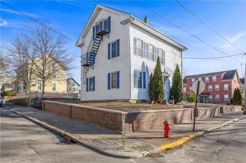 108 West St, Woonsocket, RI 02895 photo 4