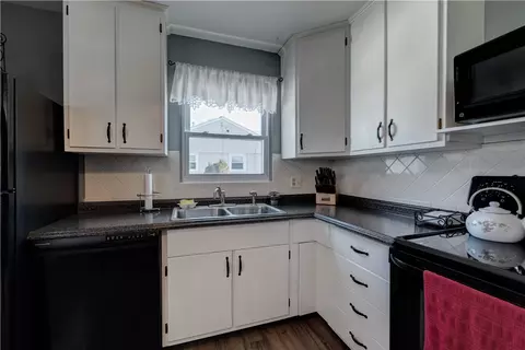 152 Getchell Ave, Woonsocket, RI 02895 photo 3