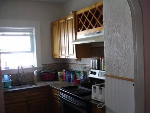 28 W School St, Woonsocket, RI 02895 photo 10