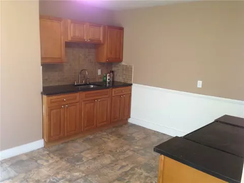 28 W School St, Woonsocket, RI 02895 photo 9
