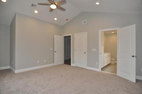 33 Nicholas Dr, Woonsocket, RI 02895 photo 8
