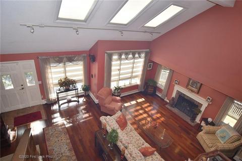 34 Cosmo St, Westerly, RI 02891 photo 4