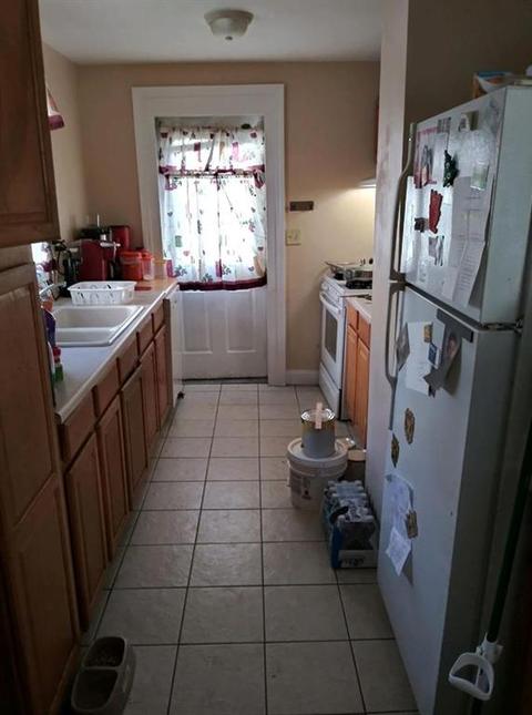 39 Wood Ave, Woonsocket, RI 02895 photo 5