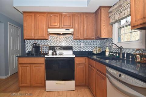 57 Serpentine Rd, Warren, RI 02885 photo 4