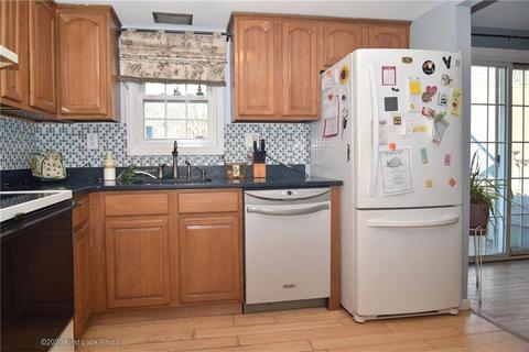 57 Serpentine Rd, Warren, RI 02885 photo 5