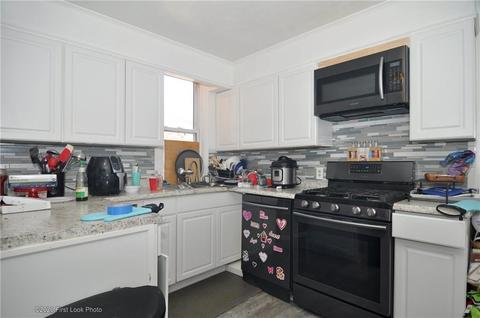 95 Coe St, Woonsocket, RI 02895 photo 5