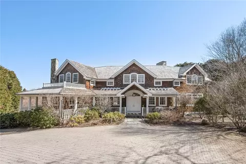 30 Meadow Ave, Westerly, RI 02891 photo 2
