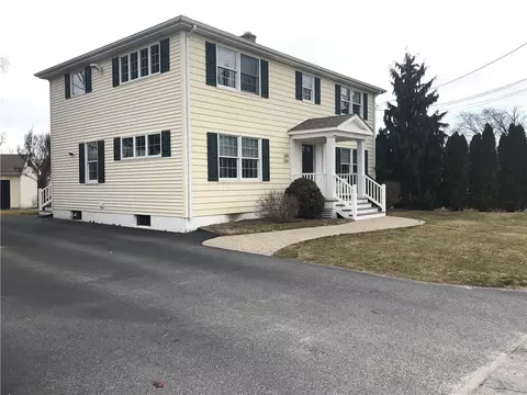 236 Mapleton St, Cranston, RI 02910 photo 2