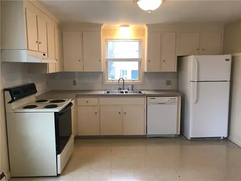 236 Mapleton St, Cranston, RI 02910 photo 9