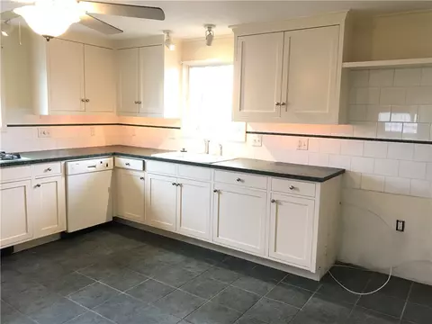236 Mapleton St, Cranston, RI 02910 photo 22