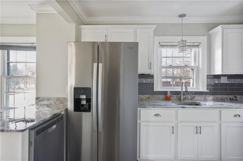 41 Earl St, Warwick, RI 02886 photo 5