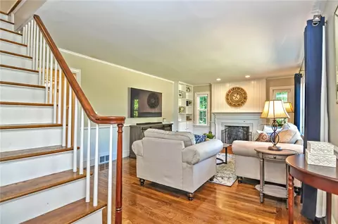 199 Squantum Dr, Warwick, RI 02888 photo 5