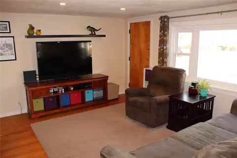 164 Bartlett Dr, Warwick, RI 02886 photo 11