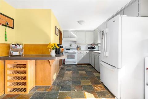 80 Lindy Ave, Warwick, RI 02889 photo 9