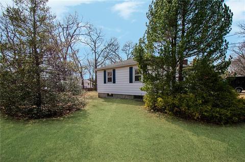 80 Lindy Ave, Warwick, RI 02889 photo 2