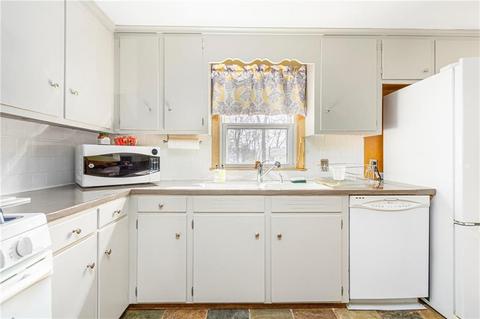 80 Lindy Ave, Warwick, RI 02889 photo 12