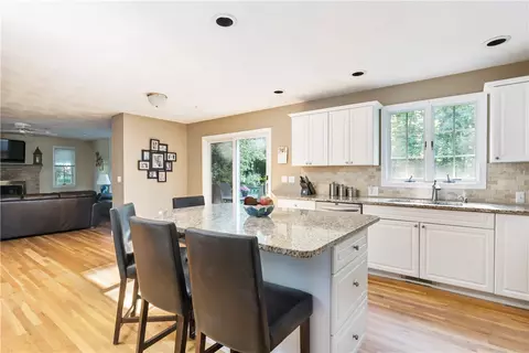 328 Brookline Dr, Warwick, RI 02886 photo 4