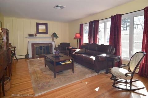 5 Algonquin Dr, Warwick, RI 02888 photo 2