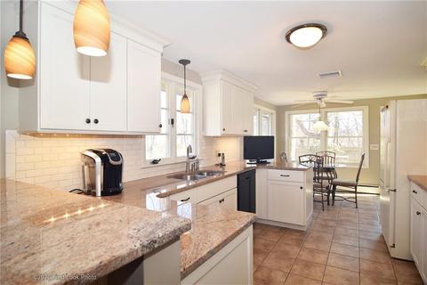 5 Algonquin Dr, Warwick, RI 02888 photo 8