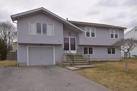 207 Wellspring Dr, Warwick, RI 02886 photo 2
