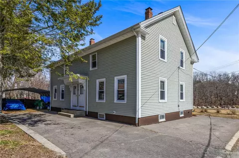 34 New St, Mapleville, RI 02839 photo 4