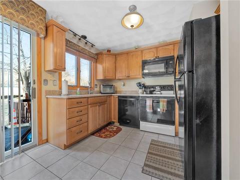 75 Meadow Lark Dr, Cranston, RI 02921 photo 5