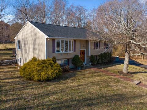 75 Meadow Lark Dr, Cranston, RI 02921 photo 2