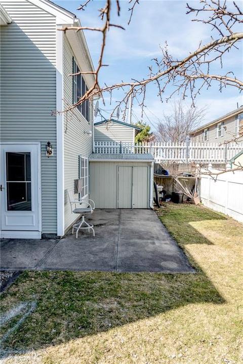 568 Grove St, Woonsocket, RI 02895 photo 4