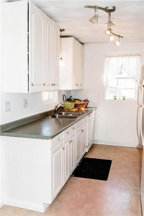 568 Grove St, Woonsocket, RI 02895 photo 9