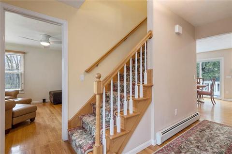 81 Castleton Dr, Cranston, RI 02921 photo 3