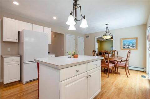 81 Castleton Dr, Cranston, RI 02921 photo 13