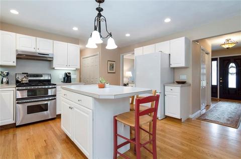 81 Castleton Dr, Cranston, RI 02921 photo 11