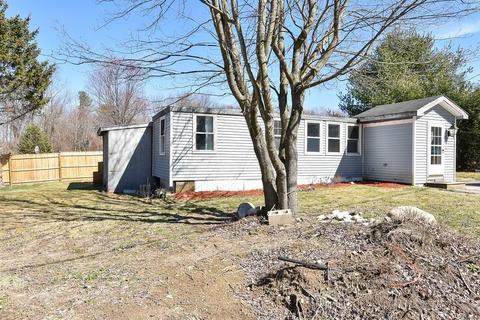22 Everson Dr, Glocester, RI 02814 photo 2