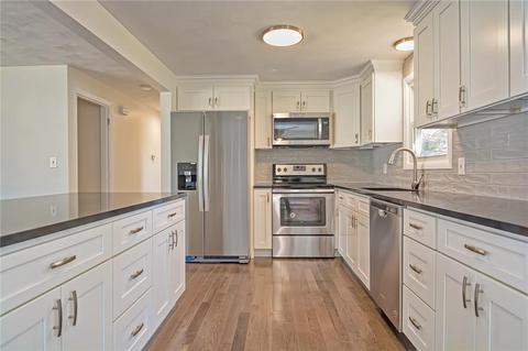 103 Nancy Ct, Woonsocket, RI 02895 photo 9