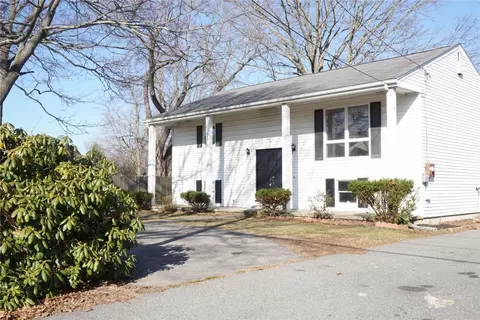 34 Custer St, Warwick, RI 02889 photo 3
