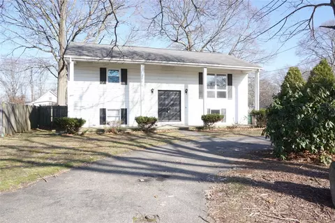 34 Custer St, Warwick, RI 02889 photo 2