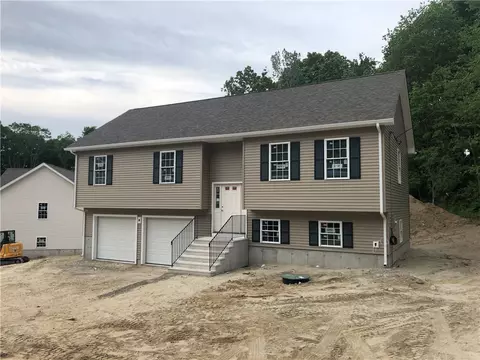 16 Liane Dr, Woonsocket, RI 02895 photo 3