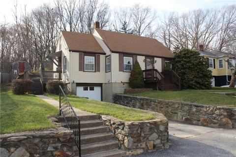 86 Macarthur Rd, Woonsocket, RI 02895 photo 3