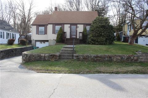86 Macarthur Rd, Woonsocket, RI 02895 photo 2