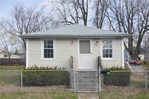 95 Mohawk Ave, Warwick, RI 02889 photo 2