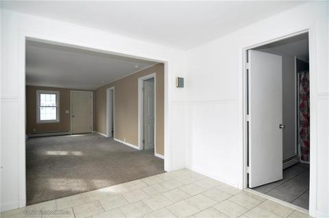 95 Mohawk Ave, Warwick, RI 02889 photo 9