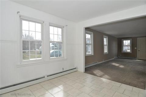 95 Mohawk Ave, Warwick, RI 02889 photo 8